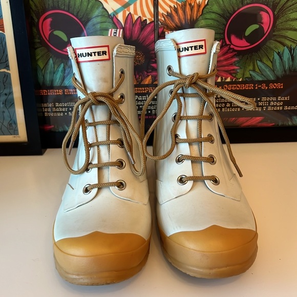 Hunter Lace-Up Boots-Size 9 - Picture 2 of 7